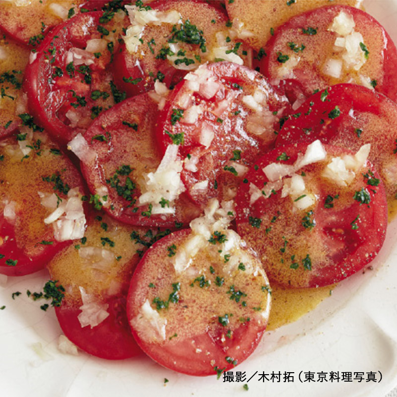 迫力のポットローストがメイン！　真っ赤なサラダと甘酸っぱいデザートで彩り豊かな晩ごはん