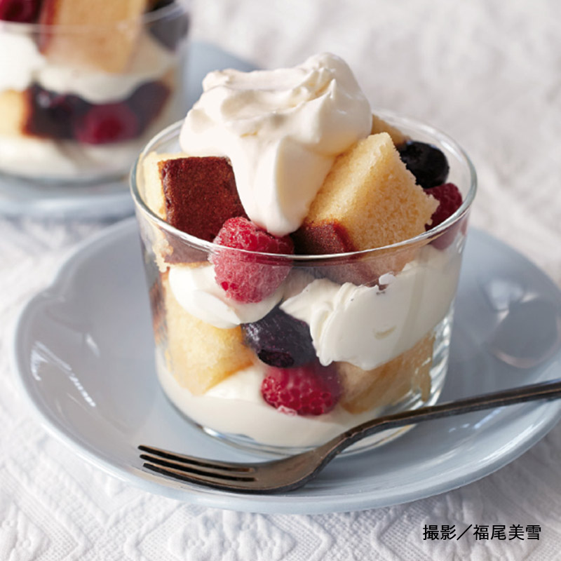 迫力のポットローストがメイン！　真っ赤なサラダと甘酸っぱいデザートで彩り豊かな晩ごはん