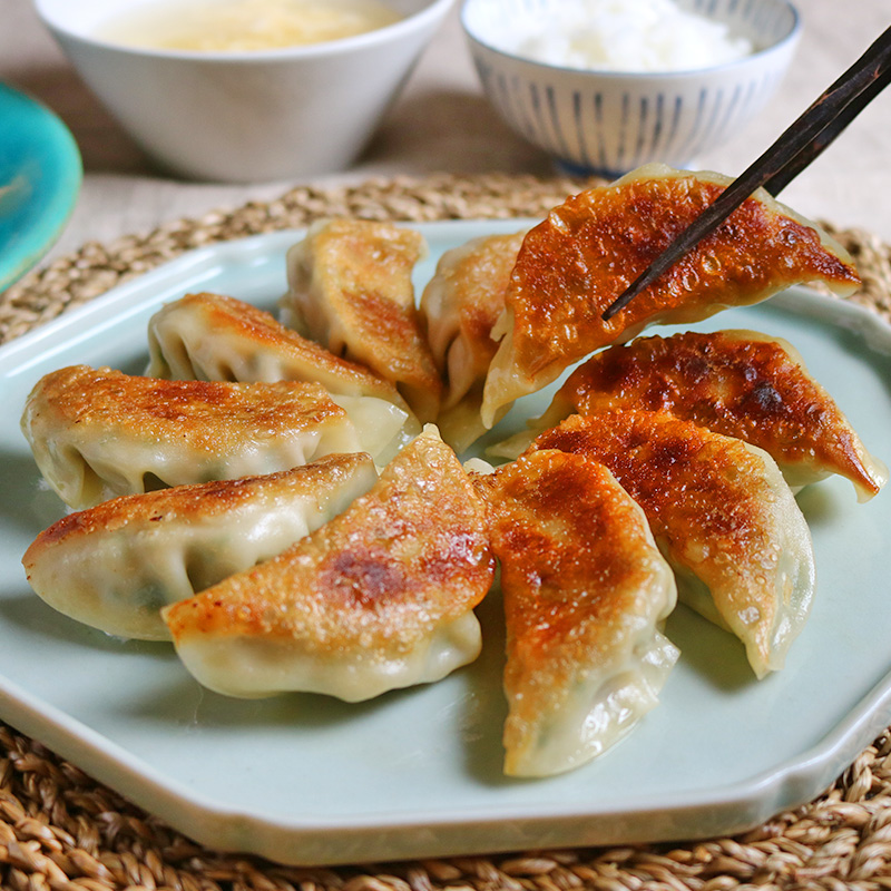 基本の料理　パリッと香ばしい焼き餃子と蒸しなすの冷菜