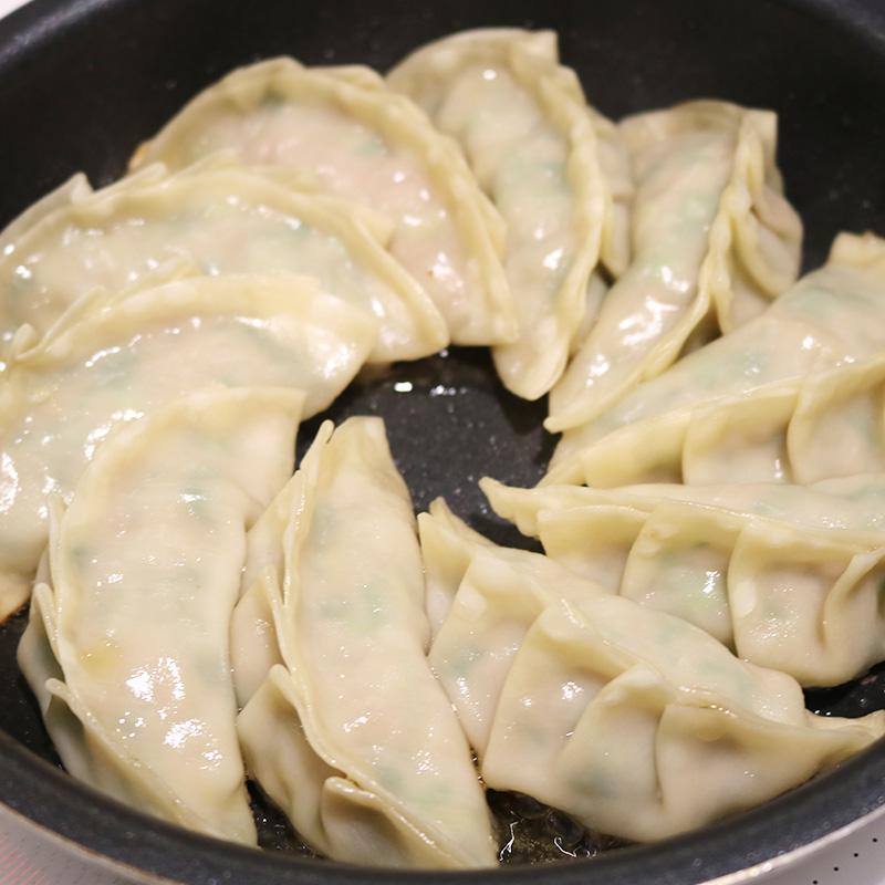 基本の料理　パリッと香ばしい焼き餃子と蒸しなすの冷菜