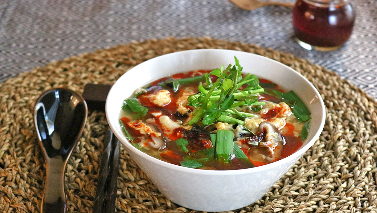 自家製うま辛ラー油で人気の酸辣湯麺を♪