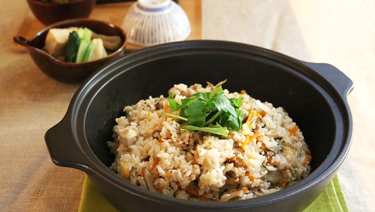 【一人で作る】新米のおいしい季節に！ 「鶏五目炊き込みご飯」と「厚揚げのさっと煮」