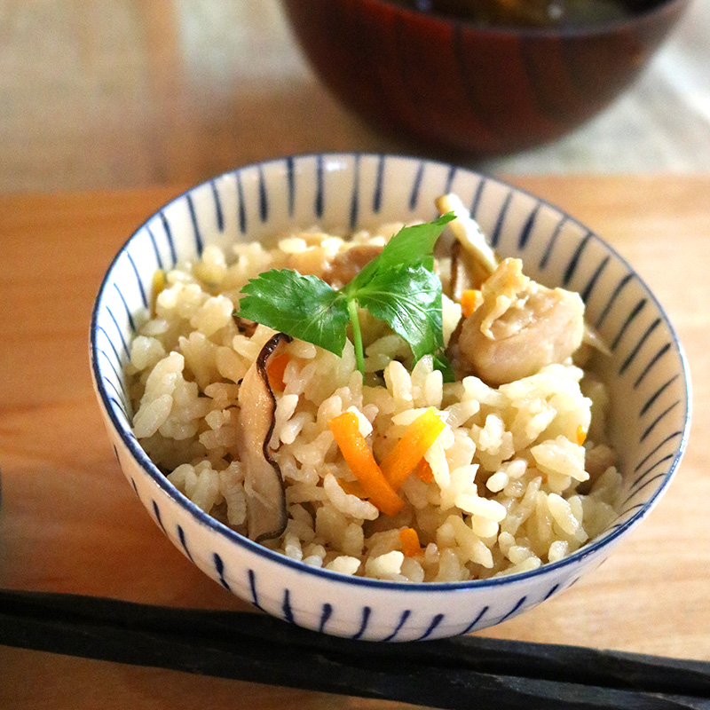 【一人で作る】新米のおいしい季節に！ 「鶏五目炊き込みご飯」と「厚揚げのさっと煮」