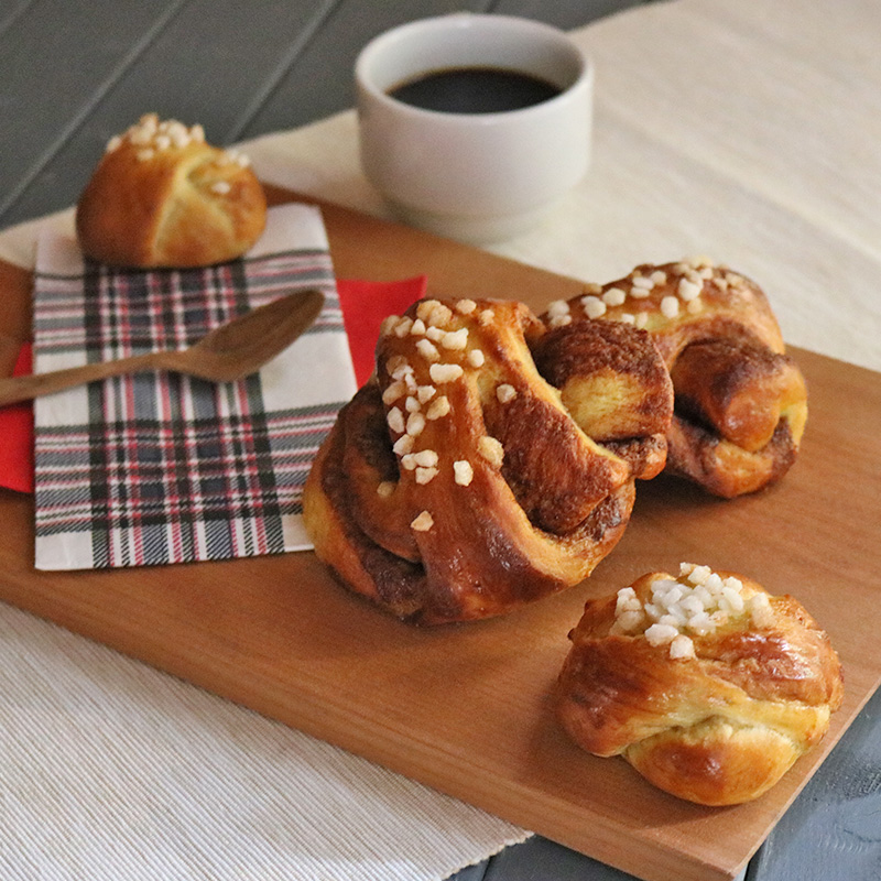 カフェスタイルで♪　２タイプのシナモンロール