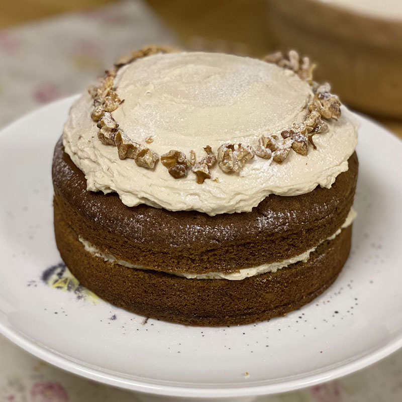 Lazy Daisy Bakeryのイギリス菓子～コーヒとくるみのケーキ＆フラップジャック～