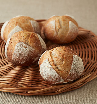 Crumb（クラム）池田愛実さんの自家製酵母パン講座～レーズン酵母で作るプチカンパーニュ～