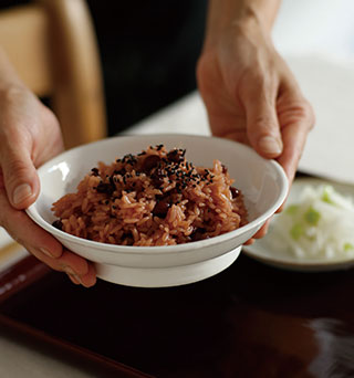 藤井恵さんの春の食卓　～炊きおこわ、うどとさわらのみそ煮の献立～