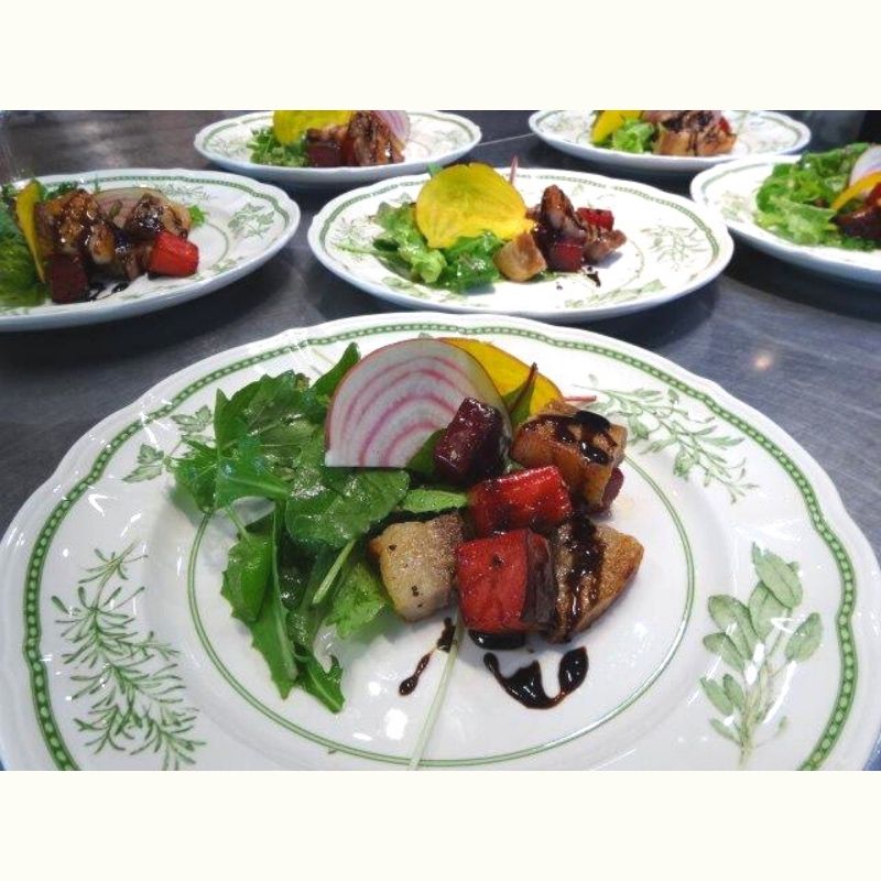 空閑晴美さんに教わるフランス家庭料理～豚バラ肉のコンフィがメインの夏を感じるおもてなしランチ～