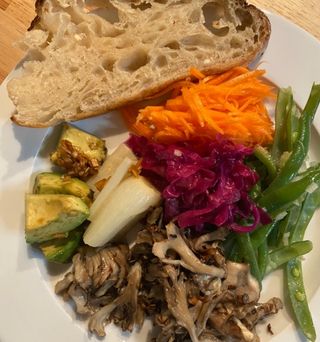 上田淳子さんの冬に食べたいフランスの家庭料理～ポークフリカッセとクルディテ～