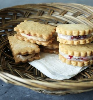 高石紀子さんに教わるマロンクリームのクッキーサンド＆ハーブとマスカットのゼリー