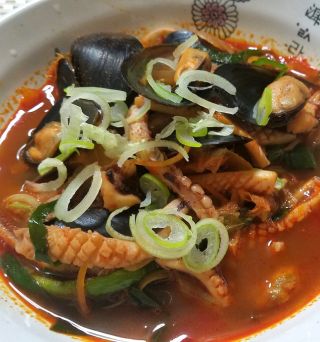 キムヨンジョンさんに教わる本場韓国の味　～「海鮮チャンポン」と「タンスユク」で乾杯！～　仕込んだきゅうりキムチのお持ち帰りつき♪