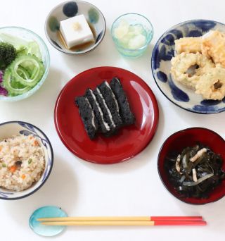 沖縄料理研究家・宮澤かおるさんに習う伝統的な「琉球料理」でカリーさびら（乾杯しましょう）！