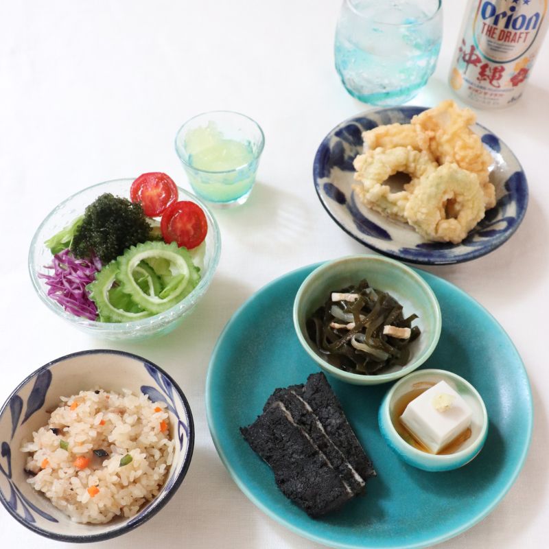 沖縄料理研究家・宮澤かおるさんに習う伝統的な「琉球料理」でカリーさびら（乾杯しましょう）！