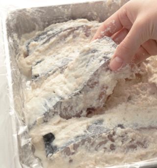 獺祭の酒かすで作る！　白身魚と鶏手羽肉のごちそうかす漬け