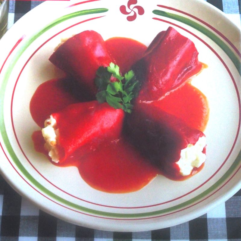 丸山久美さんに習う、美食の地＝スペイン・バスク地方の魚介料理「マルミタコ」とデザート「ガトー・バスク」