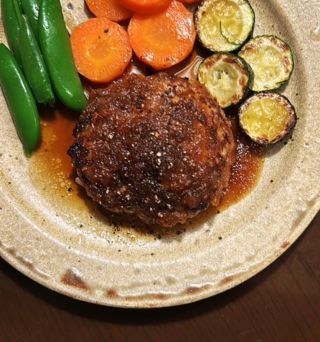 定番おかずに<arikoマジック★>「和風ハンバーグ ブラックペッパーソース」の絶品献立