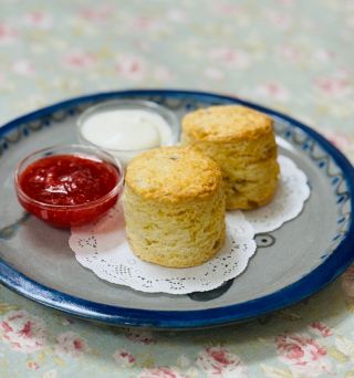 Lazy Daisy Bakeryのイギリス菓子～レモンスコーン＆いちごジャム～