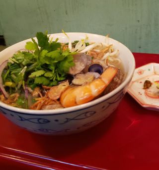 東京・浅草「ベトナム料理・ビストロ・オーセンティック」中塚麻美子さんのベトナムごはんレッスン「海鮮フォー＆揚げ春巻き」