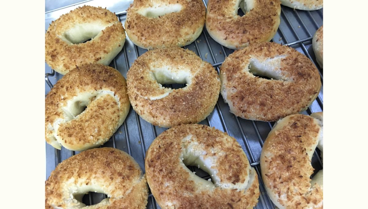 『HIGU BAGEL ＆ CAFE』樋口さんによる2種のベーグル　「ココナッツパインベーグル」を作って、お持ち帰り♪