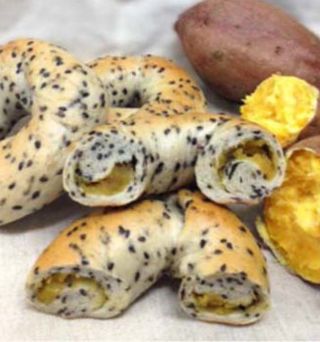 『HIGU BAGEL ＆ CAFE』樋口さんによる2種のベーグル　「黒ごま＆さつまいもベーグル」を作って、お持ち帰り♪
