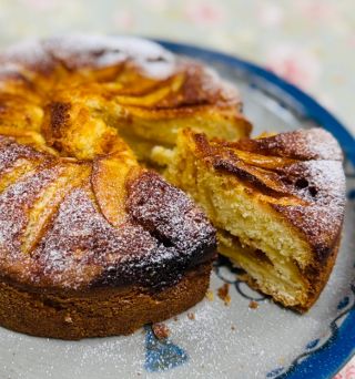Lazy Daisy Bakeryのイギリス菓子～トフィーアップルケーキ～