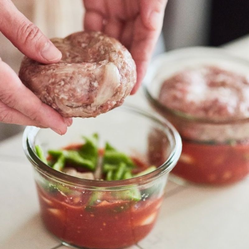 『WECK Cook Book』特別講座　渡辺麻紀さんに教わるWECK活用術～トマト煮込みハンバーグ～