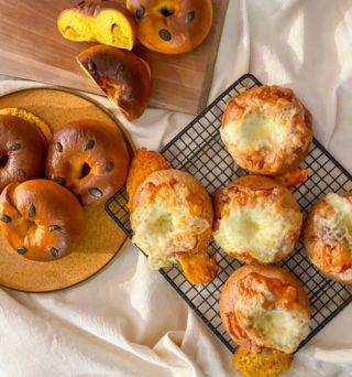 パン好きさん必見！ かぼちゃあんのベーグル＆胚芽ダブルチーズベーグル