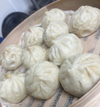 「街角饅頭店 吉祥天」邱さんの粉食教室～小籠包と豚足のしょうゆ煮～