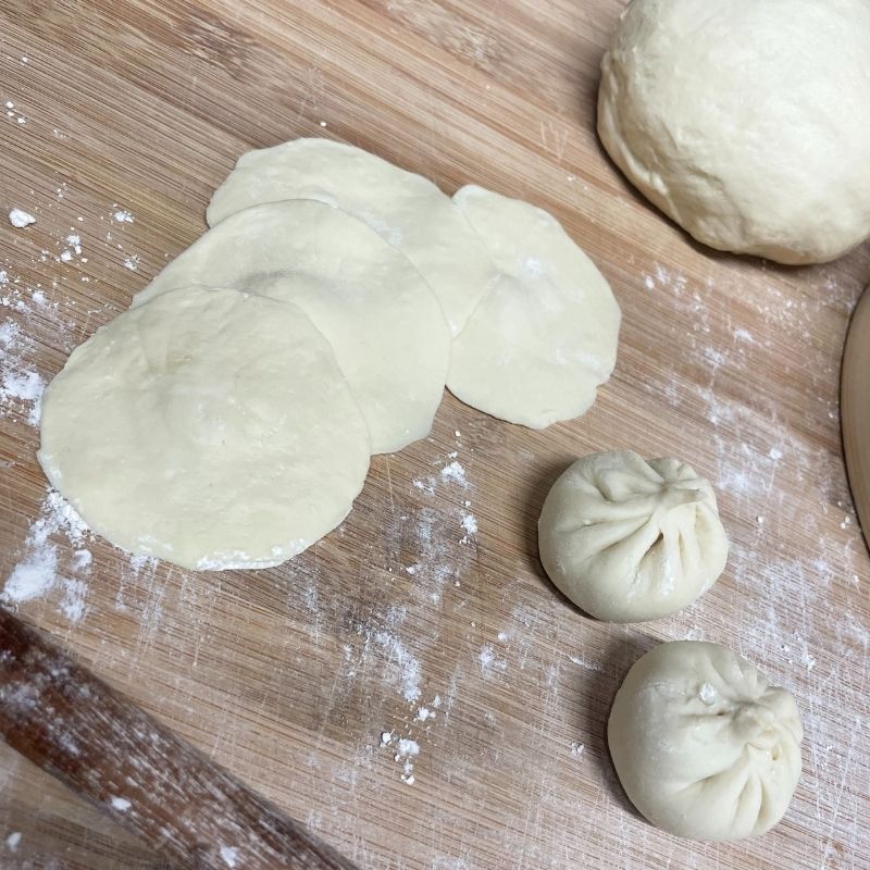 「街角饅頭店 吉祥天」邱さんの粉食教室～小籠包と豚足のしょうゆ煮～