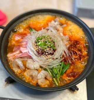 キム・ヨンジョンさんといっしょに味わい尽くそう！ 本場の韓国料理「ナッコプセ」と「なすのナムル」を作って、お持ち帰り♪