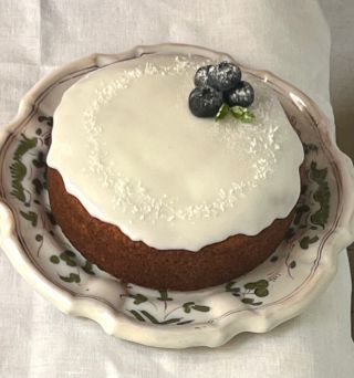 Lazy Daisy Bakeryのイギリス菓子～ブルーベリーココナッツケーキ～