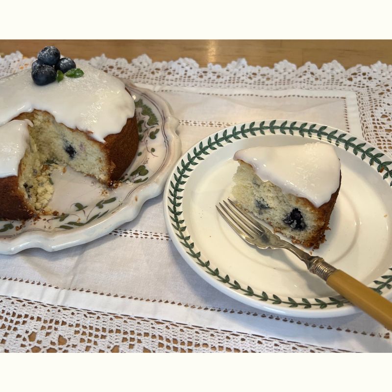 Lazy Daisy Bakeryのイギリス菓子～ブルーベリーココナッツケーキ～