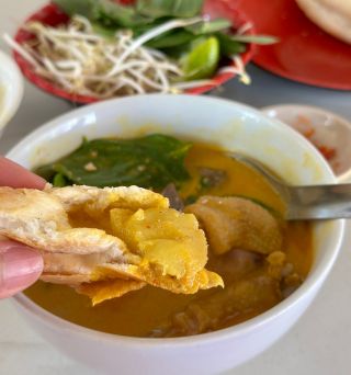 ベトナム料理研究家・ニアさんに教わる本場の味 「ベトナム風チキンカレー＆バインミー」と「バインセオ」