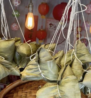 「街角饅頭店 吉祥天」邱さんに教わる故郷肉粽（端午のちまき）