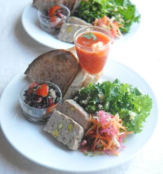 初登場！『くにたちの食卓　いづい』いづいさちこさんの出張レッスン♪　ピスタチオのテリーヌ＆華やかデリ～盛りつけレクチャーつき～