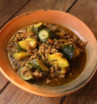 鎌倉・極楽寺『アナン』3代目・バラッツさんに習う本場のインド料理「3種の夏カレー＆チーズクルチャ＆レモンライス」