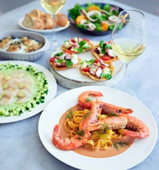 渡辺麻紀さんに教わる白ワインと料理のマリアージュ、魚介のメニュー４品
