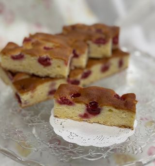 【Zoomライブ講座】Lazy Daisy Bakeryのイギリス菓子～サワーチェリーとクランベリーのケーキ～