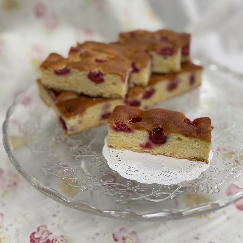 Lazy Daisy Bakeryのイギリス菓子～サワーチェリーとクランベリーのケーキ～