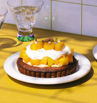ハチカフェの季節と気分で楽しむタルト～トロピカルマンゴーのタルト＆すいかと杏仁のタルト～
