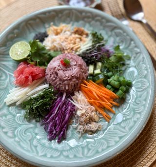 「KhaoThai」神農友美さんのタイ南部の郷土料理とハーブを味わうごちそうレッスン～スイートチリソース持ち帰り～
