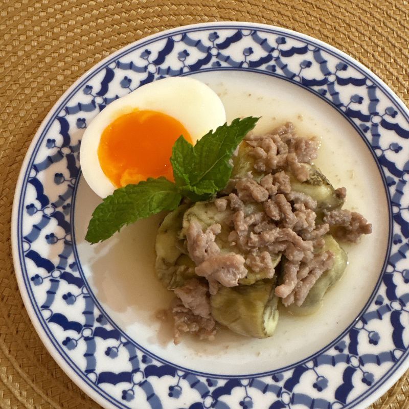 「KhaoThai」神農友美さんのタイ南部の郷土料理とハーブを味わうごちそうレッスン～スイートチリソース持ち帰り～