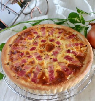 ドイツ菓子マイスター根岸靖乃さんに教わる、玉ねぎのケーキ「ツヴィーベルクーヘン」